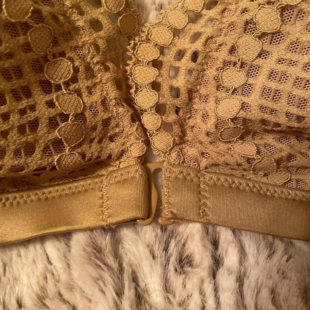 Victoria’s Secret Bralette Scalloped Lace VS Bralette Olive green Bralette 💸 🆕 - Picture 3 of 14